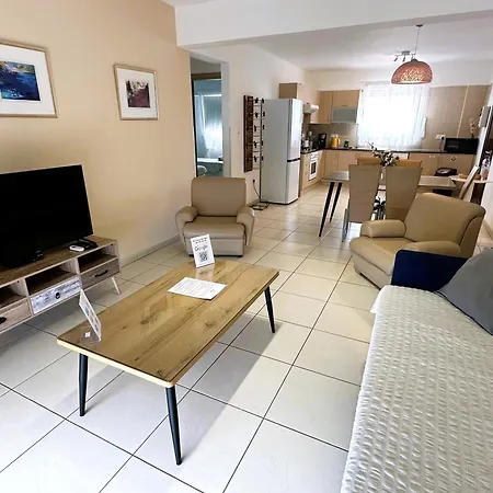 Narcissos Nissi D9 Apartment